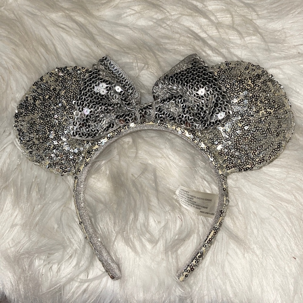 Minnie Mouse ears